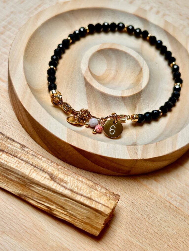 Read more about the article Biżuteria wibracyjna – nie blask dla oka, lecz energia, która idzie z Tobą